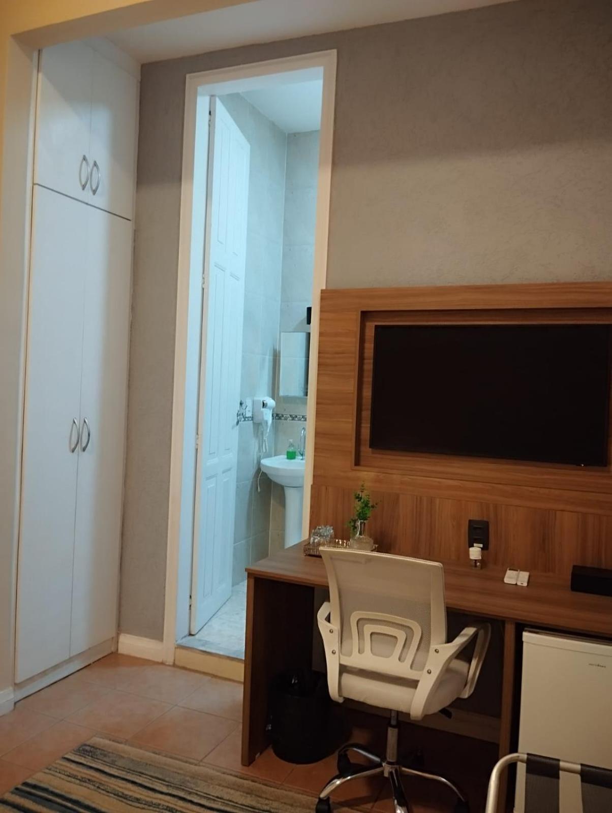 Hostel Casa Luzes Ivn